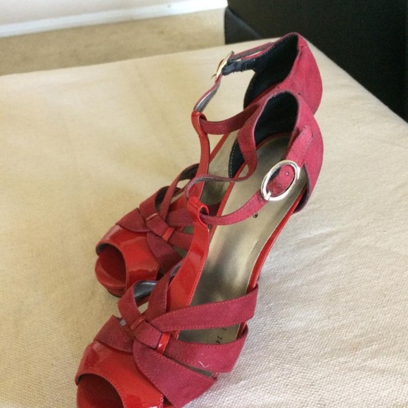 Andrea High Heals - Picture 2 of 2